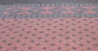 Укладка тротуарной плитки на старое бетонное основание в Челябинске в октябре