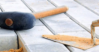 Профессиональная укладка тротуарной брусчатки в Челябинске в октябре